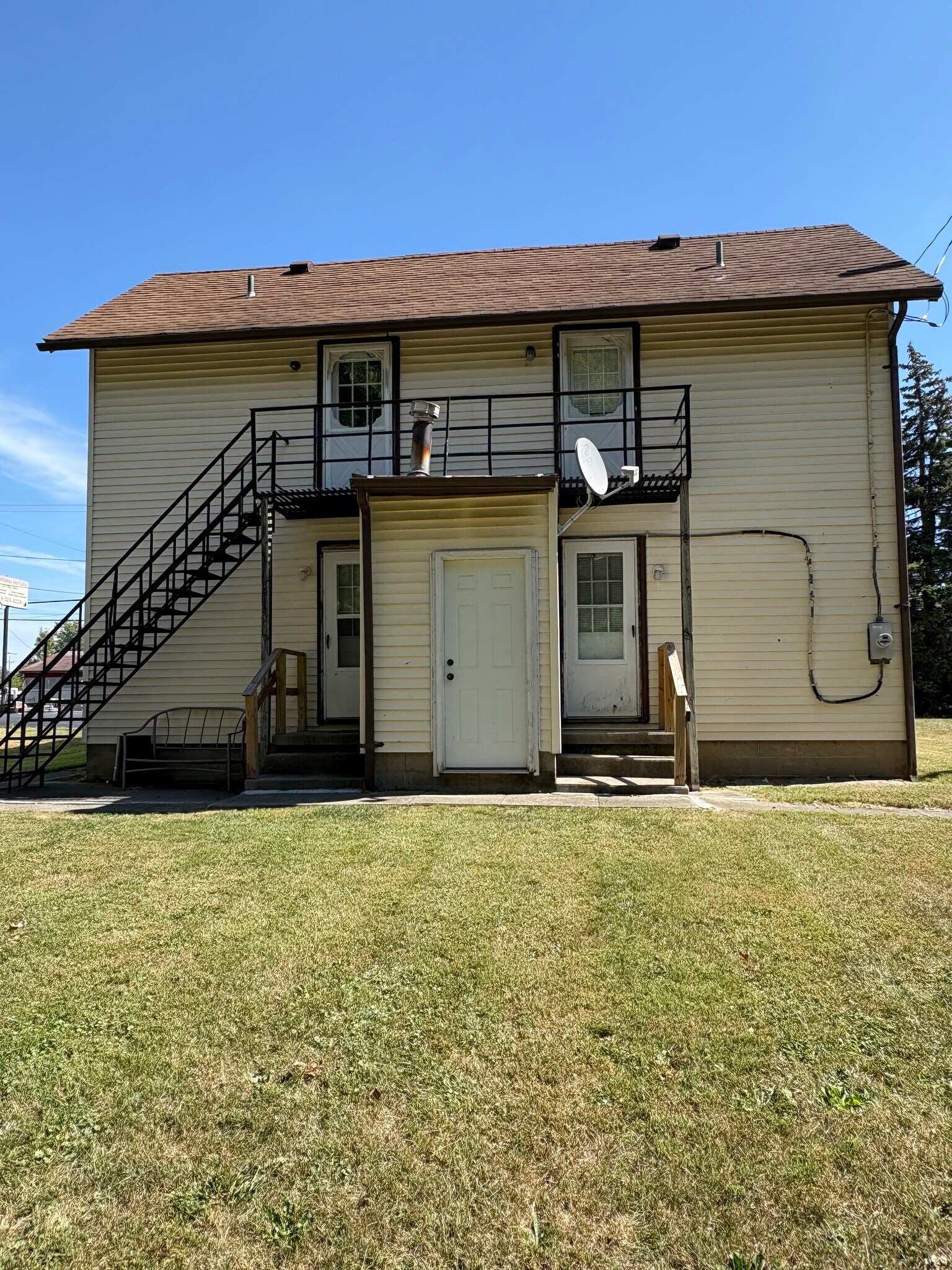 Building Photo - 1387 N Cole St