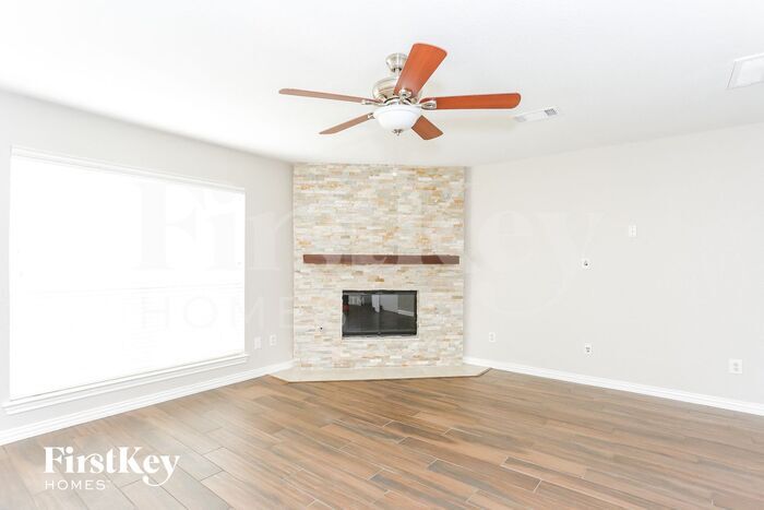 Building Photo - 6805 Longmeadow Dr