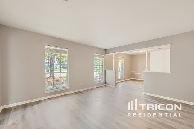 Building Photo - 16527 Pilgrims Cir