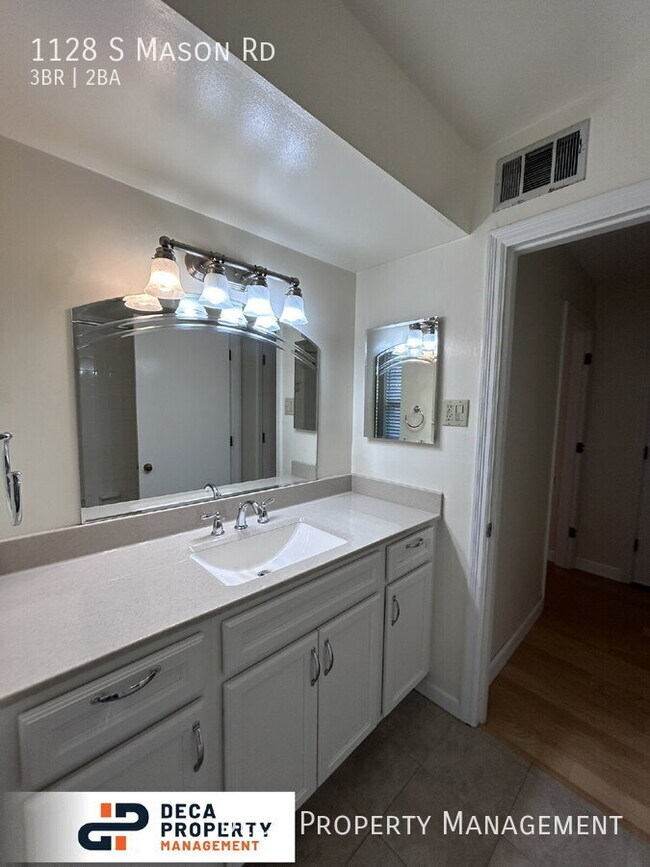 Building Photo - 1128 S Mason Rd