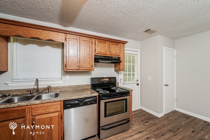 Building Photo - 1013 Sandy Brook Cir