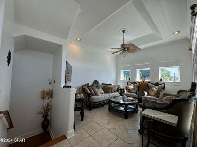 Building Photo - "Discover Coastal Comfort: Spacious 3-Bed, 3-Bath Oasis on Palm Avenue!"