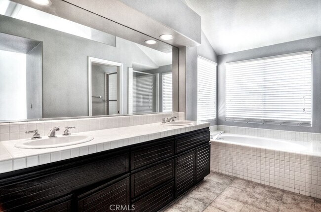Building Photo - 79 Encantado Canyon
