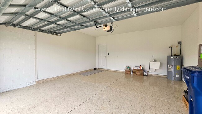Building Photo - OUTSTANDING SUMMERWOODS -PARRISH 3 BEDROOM...