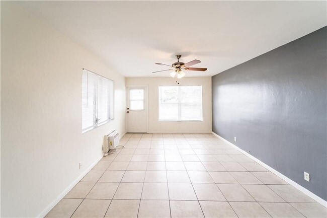 Building Photo - 1251 W River Dr