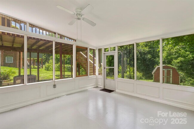 Building Photo - 3124 Edsel Pl