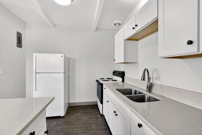 Building Photo - 1106-1112 NE 81st