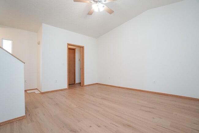 Building Photo - 231 N Paradise Ave