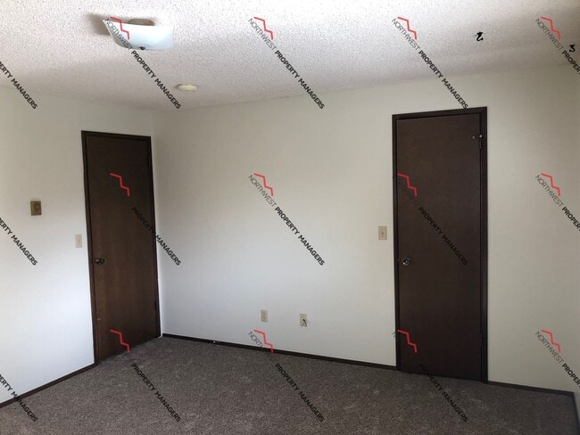 Building Photo - R115