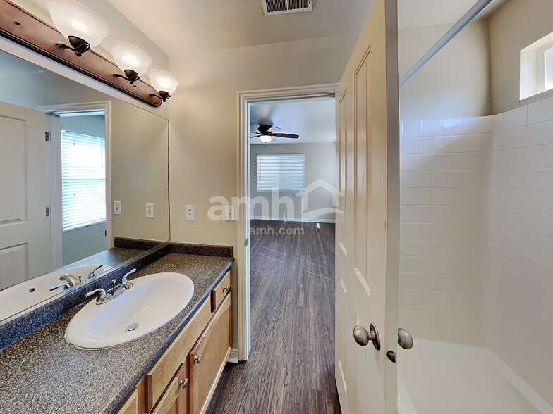 Building Photo - 456 Bountiful Way