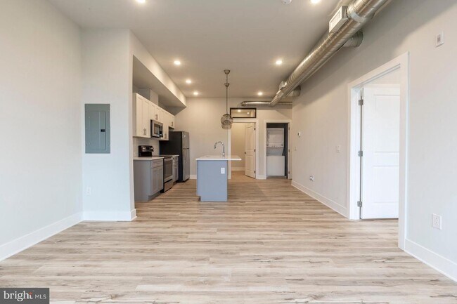 Building Photo - 2440 Kensington Ave