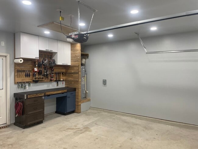 Building Photo - 532 Peony Ct