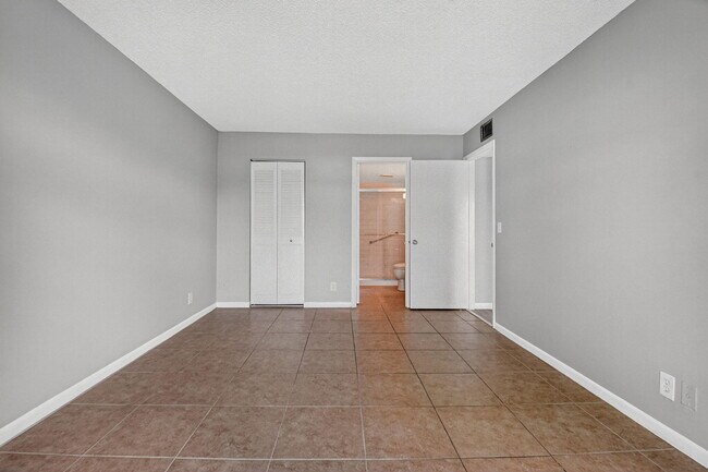 Building Photo - 629 Sea Pine Way