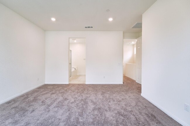 Building Photo - 729 Daniel Freeman Cir