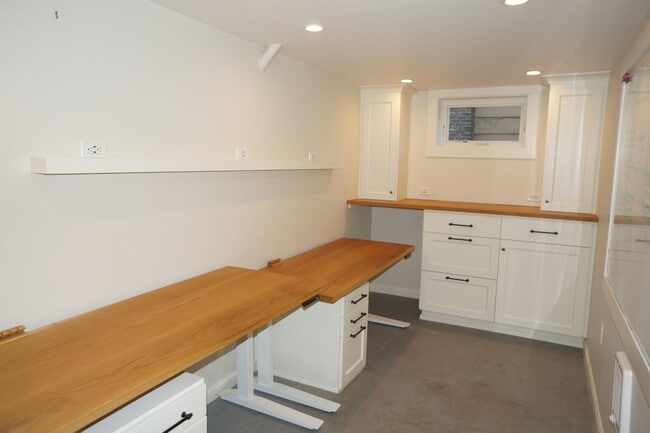 Building Photo - NE Portland - Irvington 3-bedroom Beauty!