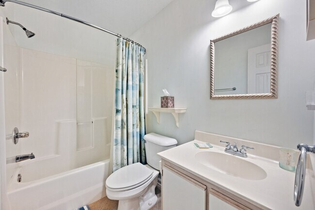 Building Photo - 270 Pinehurst Ln