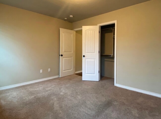 Building Photo - First Month Free! Great Location!