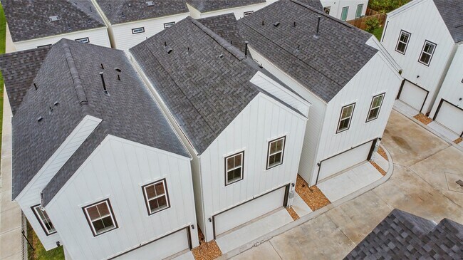 Building Photo - 9902 Clark Rd