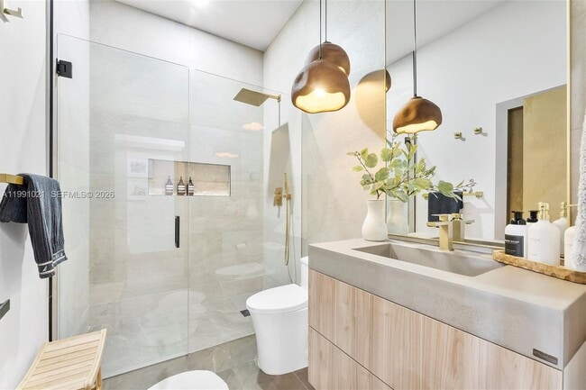 Building Photo - 2215 NE 19th St