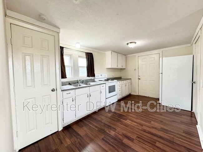 Building Photo - 313 Worthview Dr