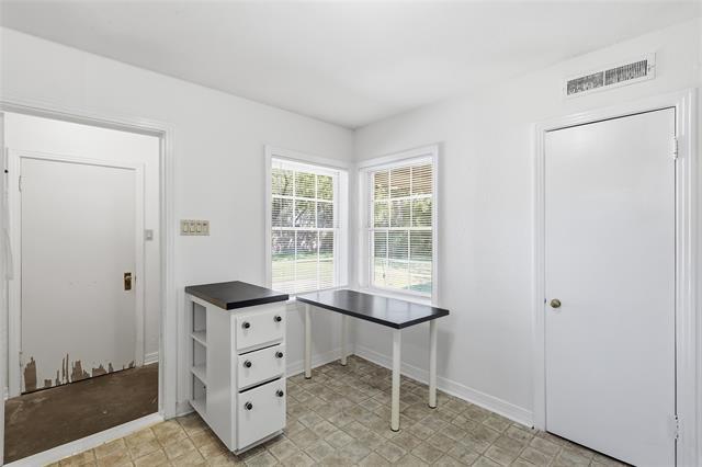 Building Photo - 1822 W Hickory St