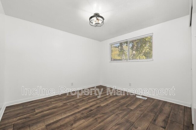 Building Photo - 10551 Violet Dr