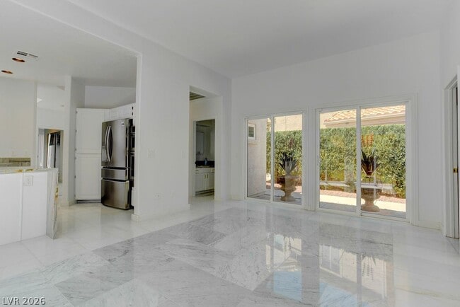 Building Photo - 8953 Diamond Falls Dr