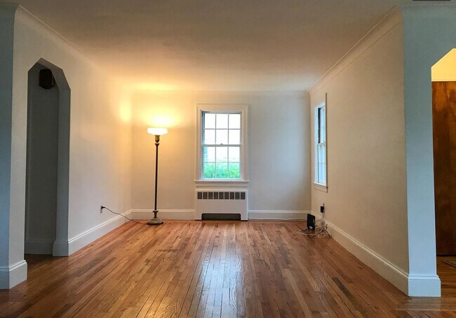 Building Photo - 73 Tiffany St