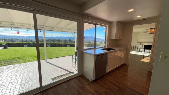 Building Photo - Lovely Thousand Oaks Rental with Expansive Yard and Mountain Views