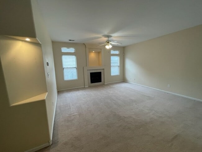 Building Photo - Beautiful Ranch home in Masterson Station ...