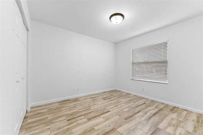 Building Photo - 5606 NW 109th Way