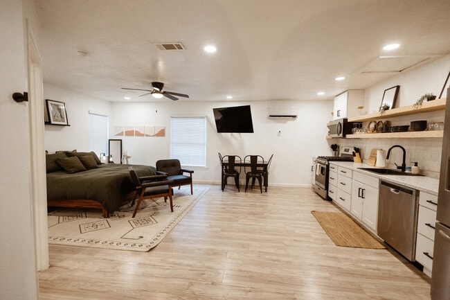 Building Photo - 1824 N 12th St