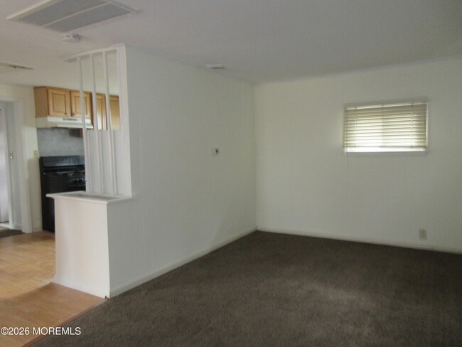 Building Photo - 319 13th Ave