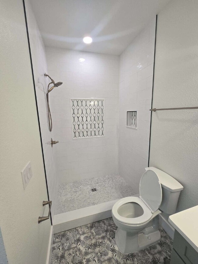 Building Photo - New Construction, 3 bed 3 bath near downtown!