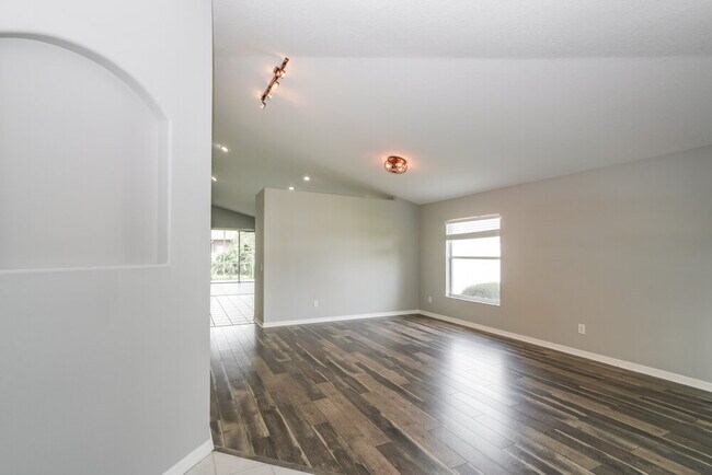 Building Photo - 1739 Sweetspire Dr