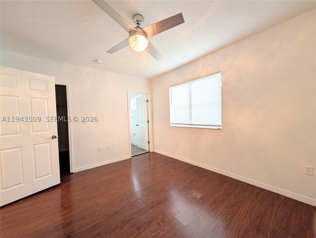 Building Photo - 825 SW 6th St