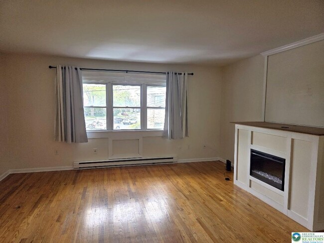 Building Photo - 1749 Schoenersville Rd