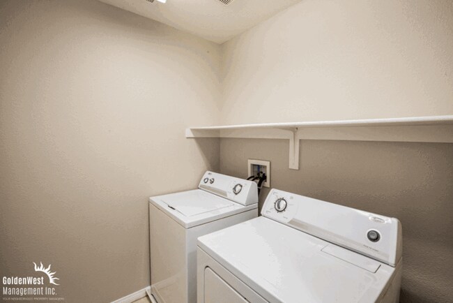 Building Photo - Beautiful 3Bdm 2.5Ba Two-Story Home with a...