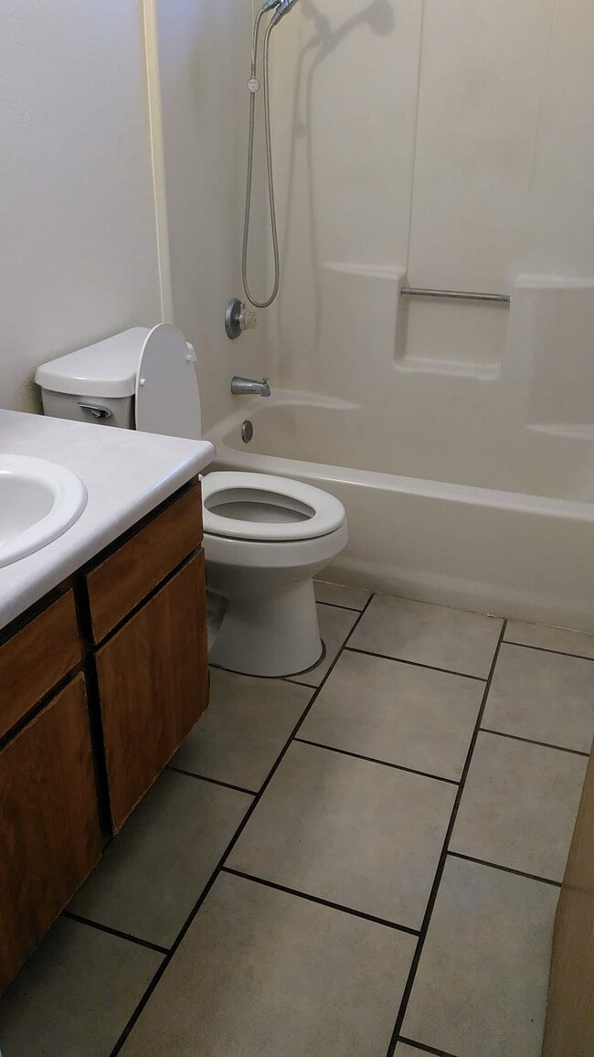 Building Photo - 616 Crosby Ln