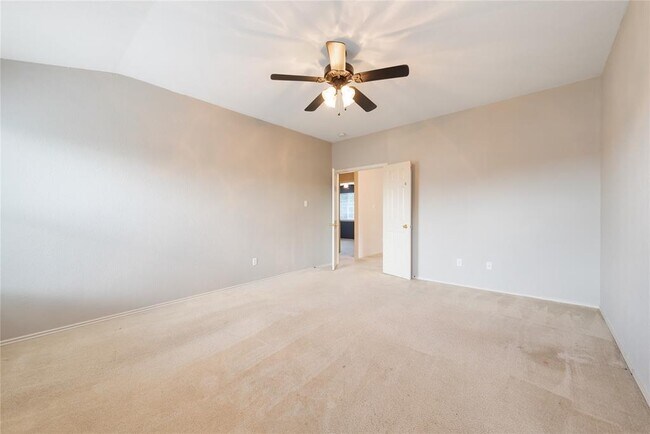 Building Photo - 1613 Darjeeling Dr