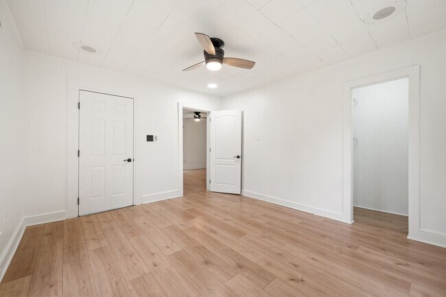 Building Photo - 3be/2ba Premium House Round the Corner fro...