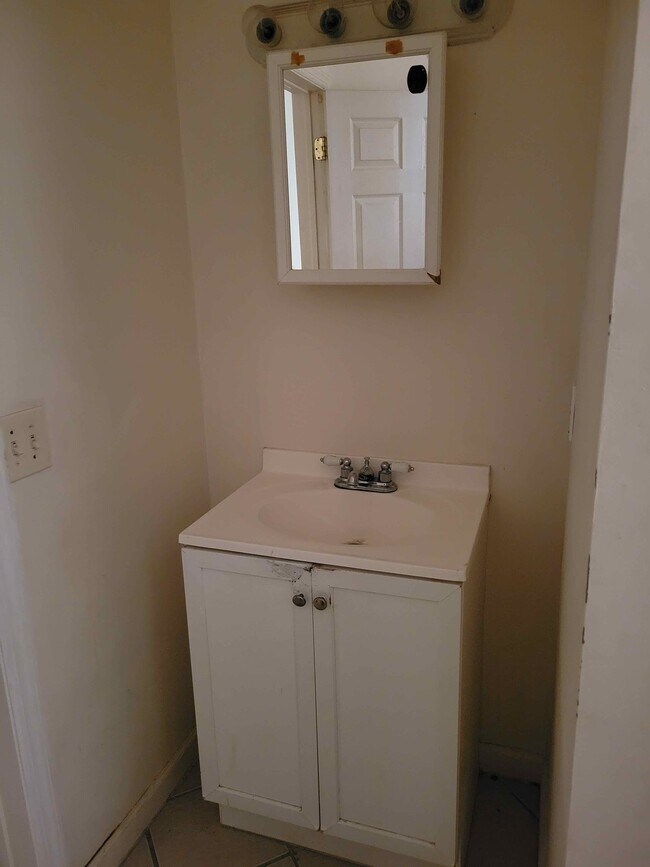 Only one Bathroom(3) - 117 Ridgewood Ave
