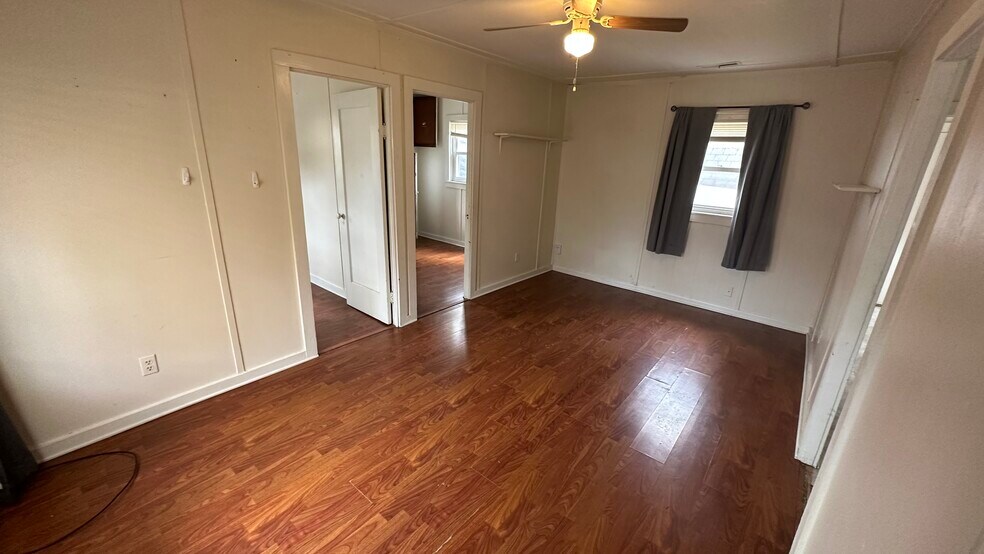 Living Room - 818 Drover St