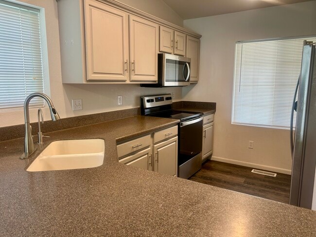 Kitchen - 3716 Decathlon Pky