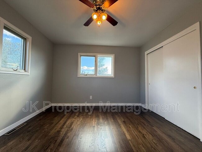 Building Photo - 821 47th St S
