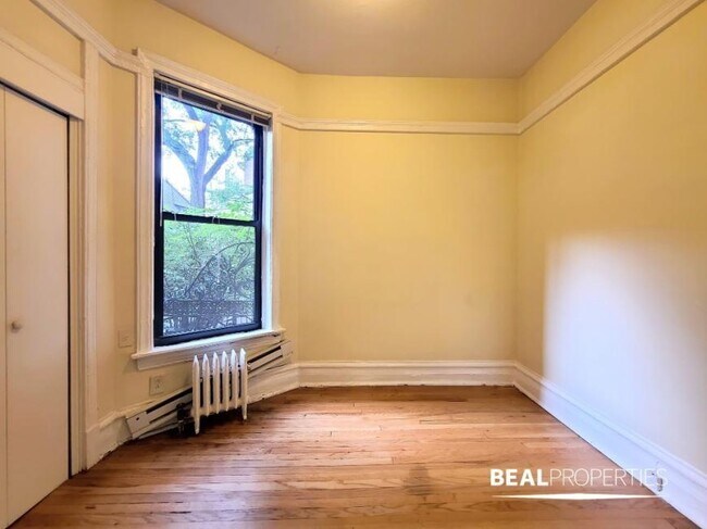 Building Photo - 2 bedroom in CHICAGO IL 60610
