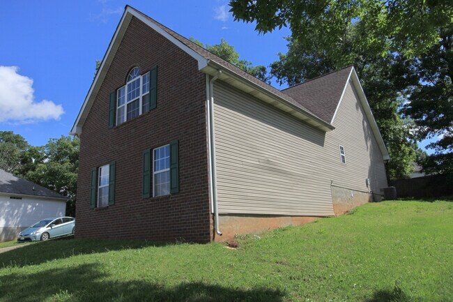 Building Photo - 2105 Academy Way