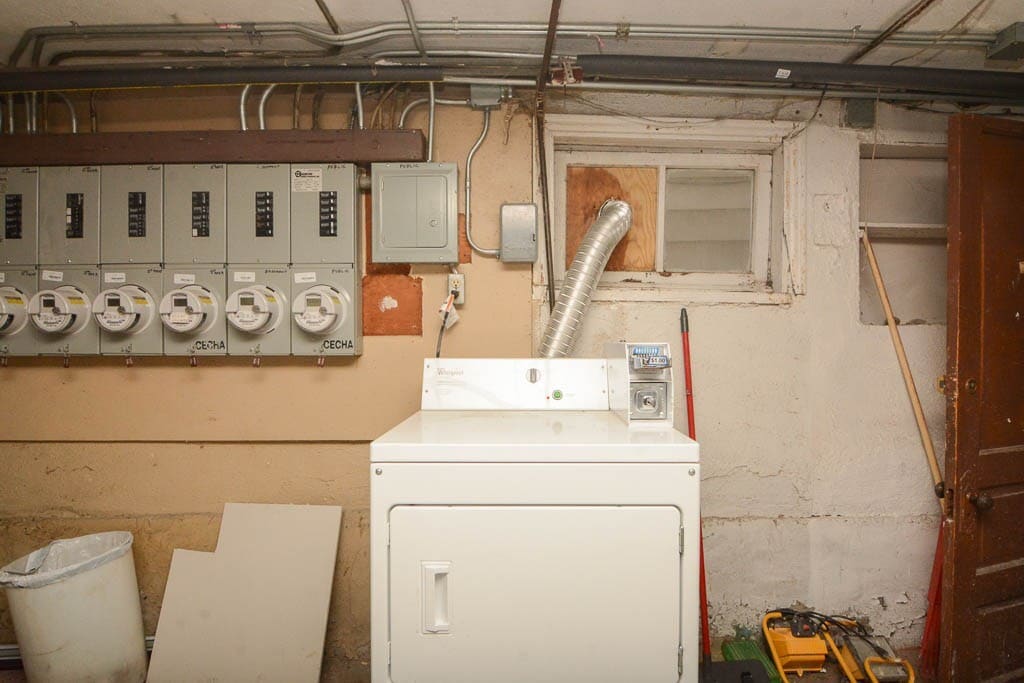 Building Photo - 2966 N Ridgeway Ave