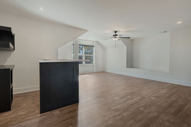 Building Photo - Gated Community - Villages of Stoneybrook