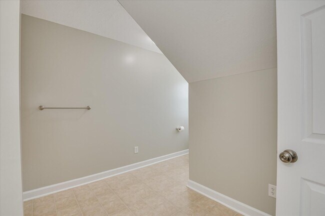 Building Photo - 158 Kenilworth Dr